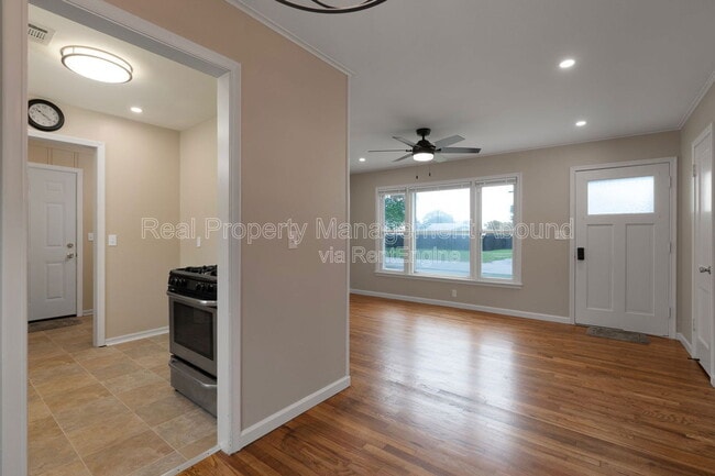 Building Photo - 314 N Birch St