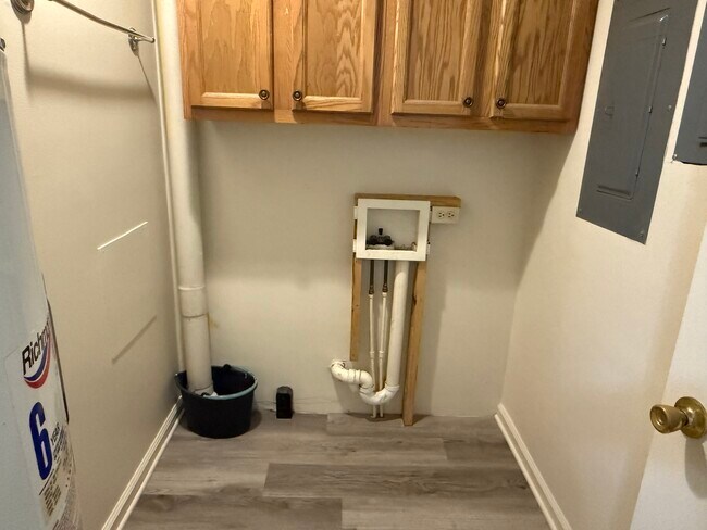 Building Photo - 201 W Main St