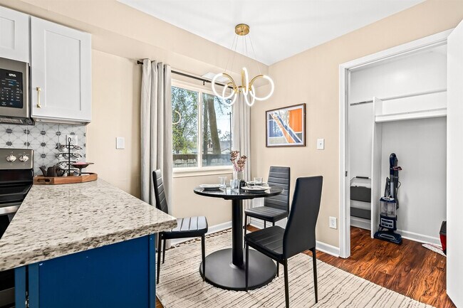 Building Photo - 18939 Sharon Ln