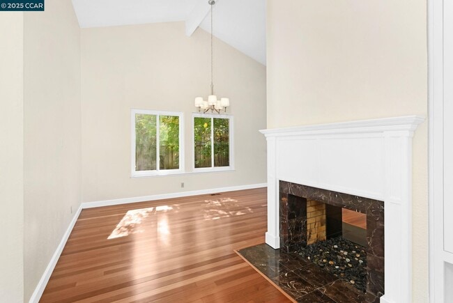 Building Photo - 94 St Beatrice Ct