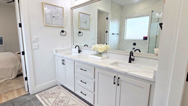 Building Photo - Stunning 4 Bedroom in Edmond