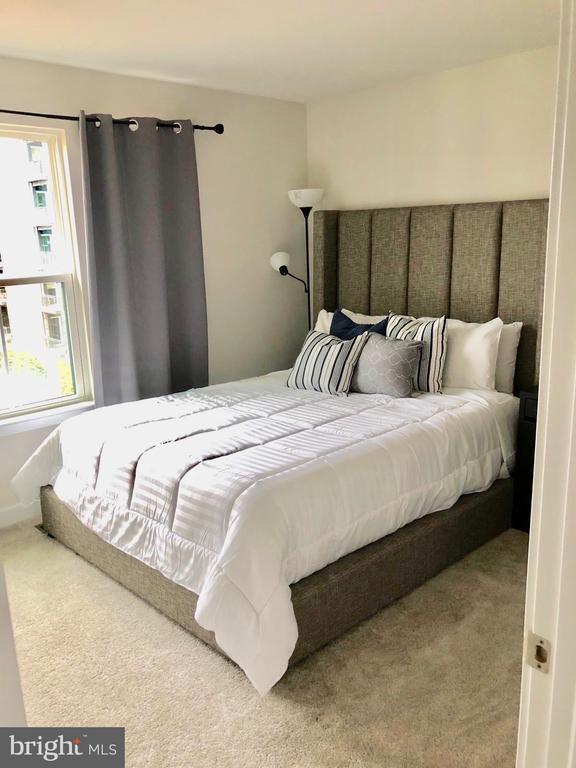 Building Photo - 6212 Editors Park Dr