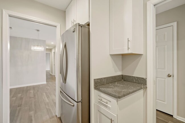 Building Photo - 2815 Lee Oaks Ct