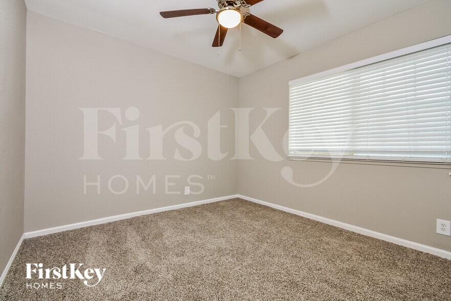 Building Photo - 6381 Newville Ave