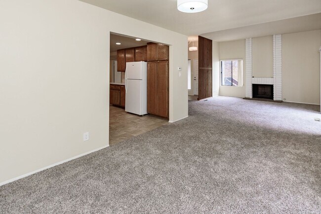 Building Photo - Spacious SDSU Townhome For Rent!