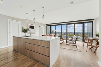 Building Photo - Sonnet