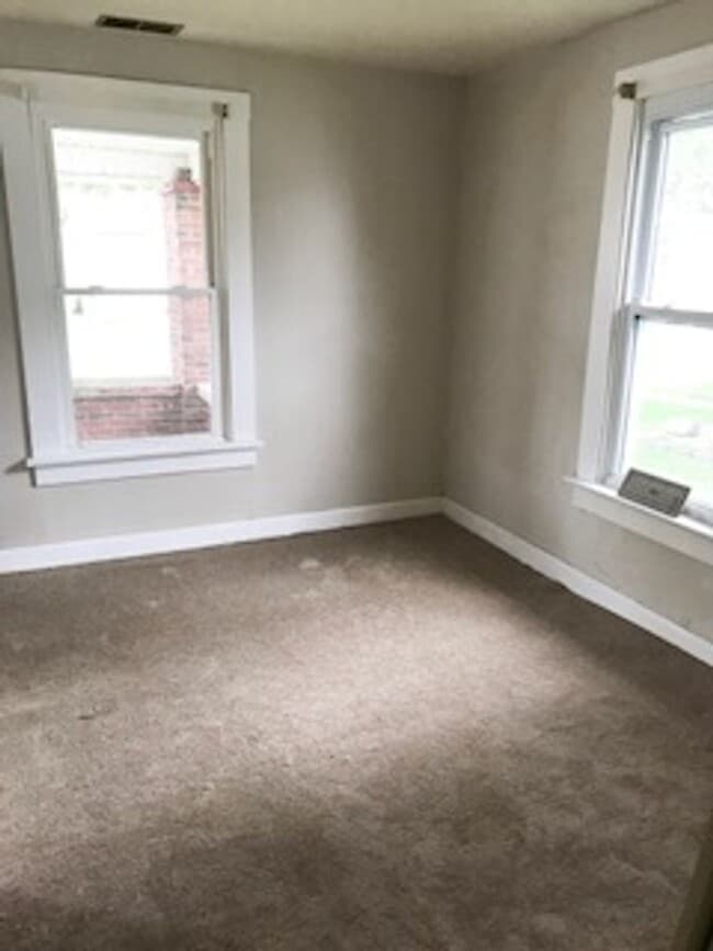 Building Photo - 2 Bedroom, 1 Bath