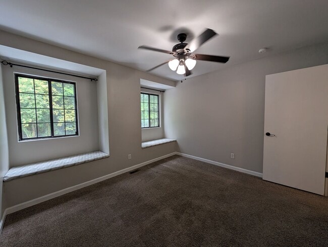 Building Photo - Charming  two story , 2 bedroom, 2.5 bath Condo located the Stratfordshire community !