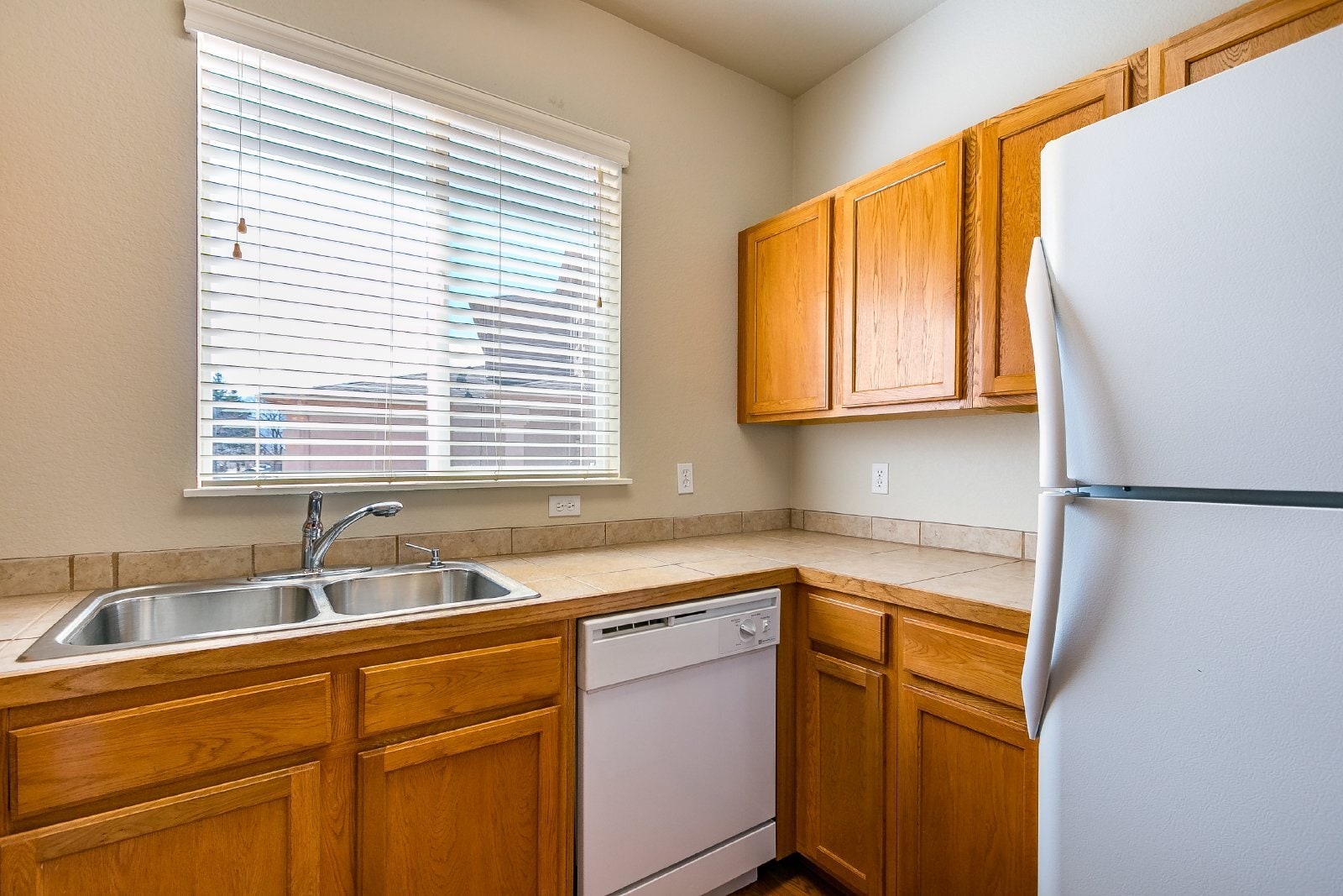 Building Photo - Modern Comfort and Low-Maintenance Living ...
