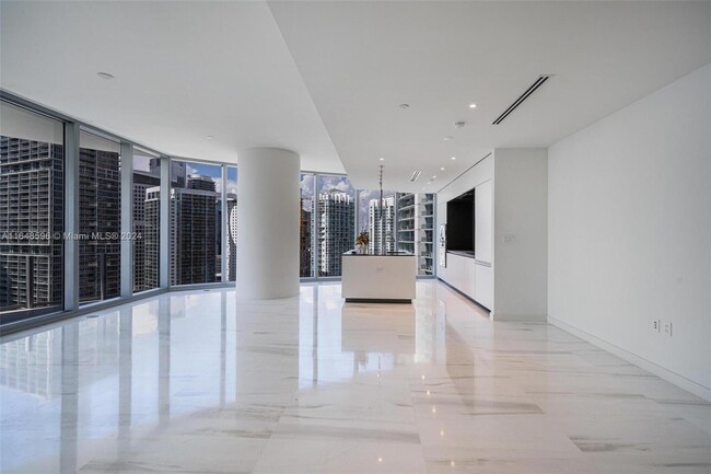 Building Photo - 300 Biscayne Boulevard Way