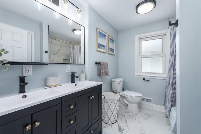 Building Photo - 6536 Lawnwood Ave