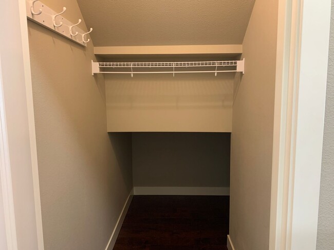 Building Photo - 4 Bedroom 2.5 Bath Peabody Townhome in the...