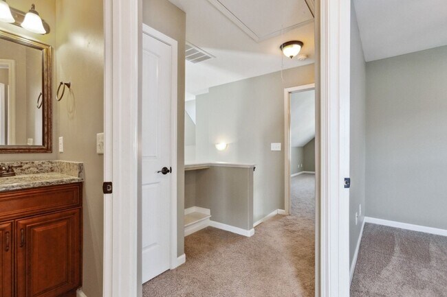 Building Photo - 1275 Golden Eagle Way