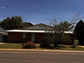 Building Photo - 425 W Spruce Ave