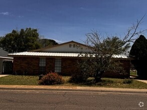Building Photo - 425 W Spruce Ave