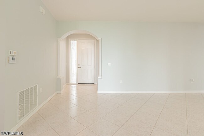 Building Photo - 2215 Hawksridge Dr