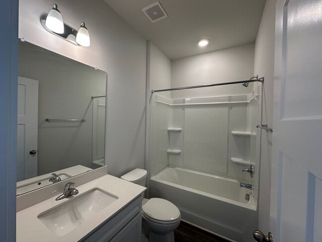 Building Photo - 521 Robinwood Pl
