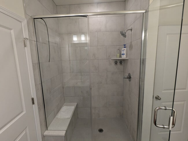 Building Photo - Room in Townhome on Judson Ave