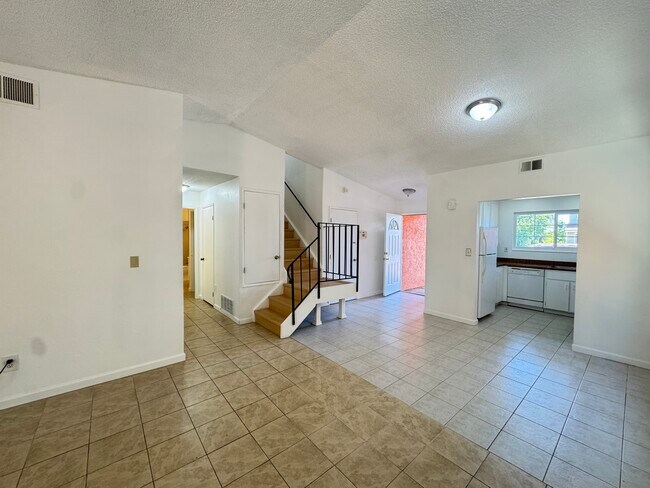 Building Photo - 2412 Sequoia Dr