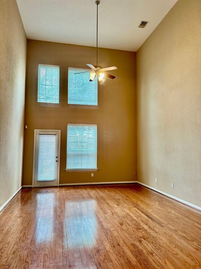 Building Photo - 1122 Glenwood Canyon Ln