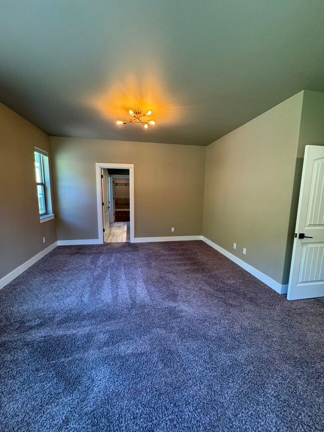 Building Photo - Newer Winchester 4 bedroom 2 bath home