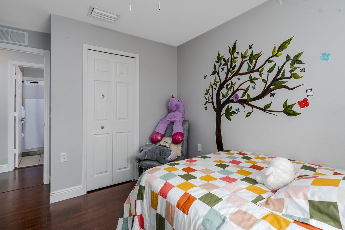 Building Photo - 9068 Gervais Cir