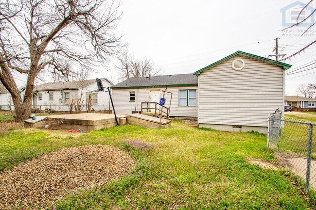 Building Photo - 2206 NW 19th St