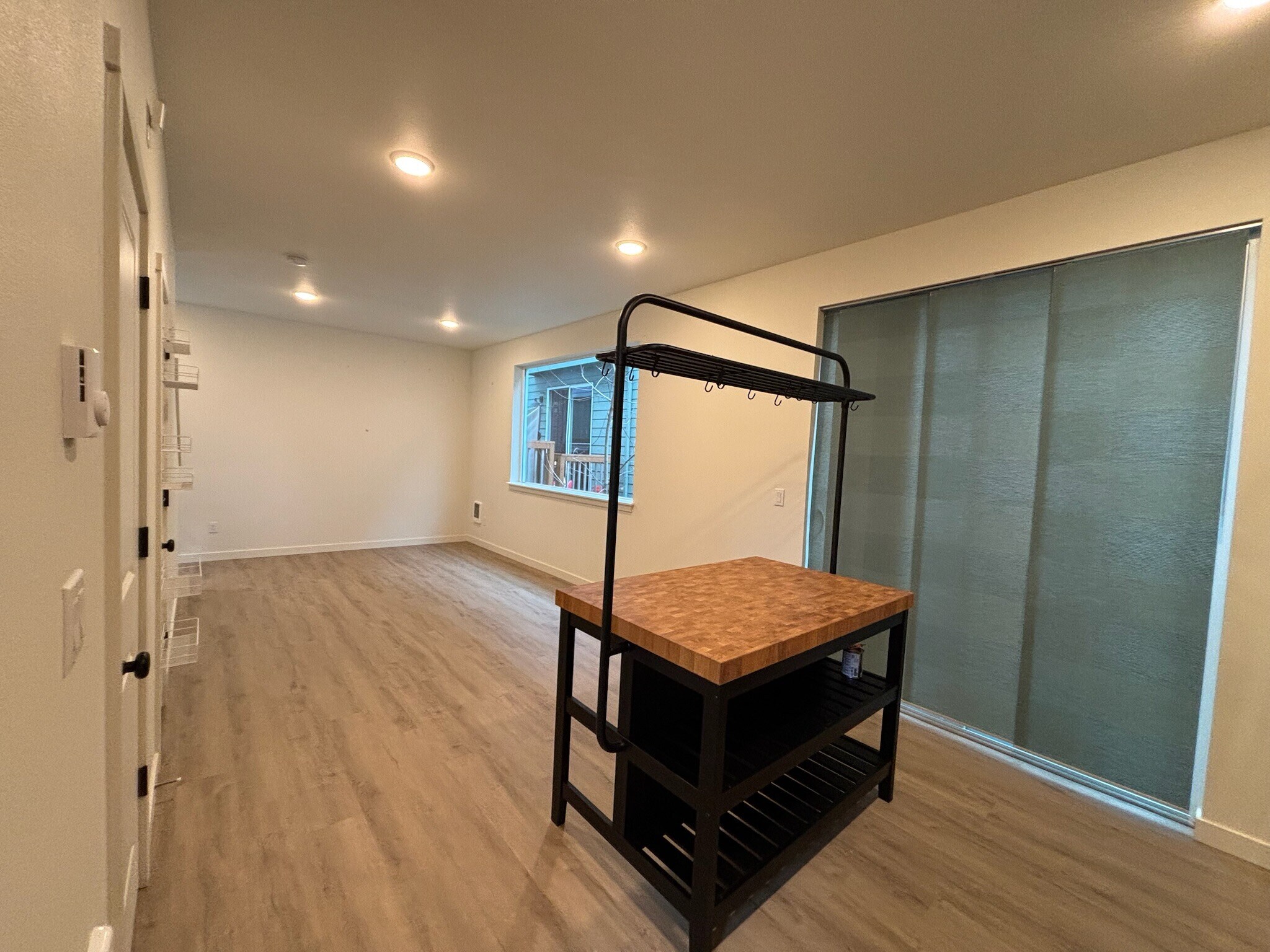 Building Photo - 12070 SE Pine St