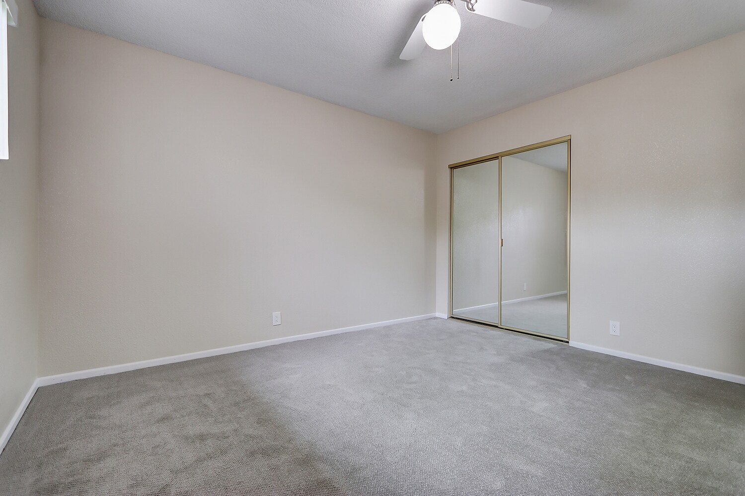 Building Photo - 2407 Mackay Ln