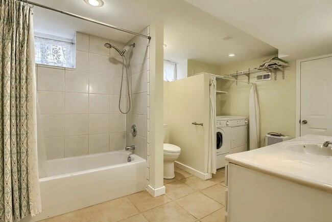 Building Photo - Charming 3-Bedroom Bungalow with Oversized...