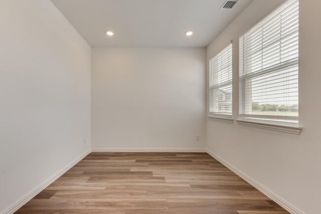 Building Photo - 2404 Swallowtail St
