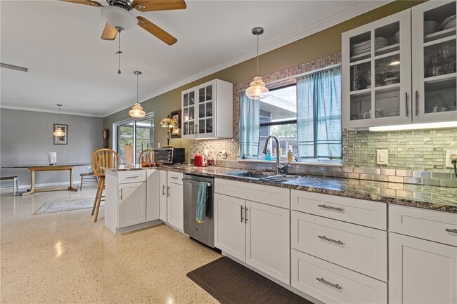 Building Photo - 4020 Palm Dr