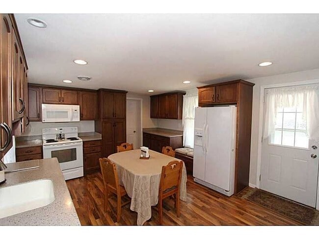 Kitchen - main floor - 110 W Short St