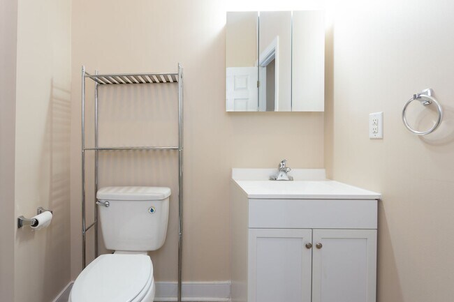 Building Photo - 1311 W Leigh St. Duplex