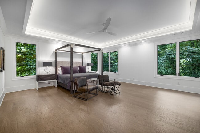 Building Photo - 306 Pinecrest Rd NE