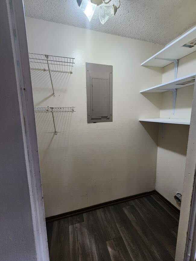 Building Photo - 1108 Kelly Dr