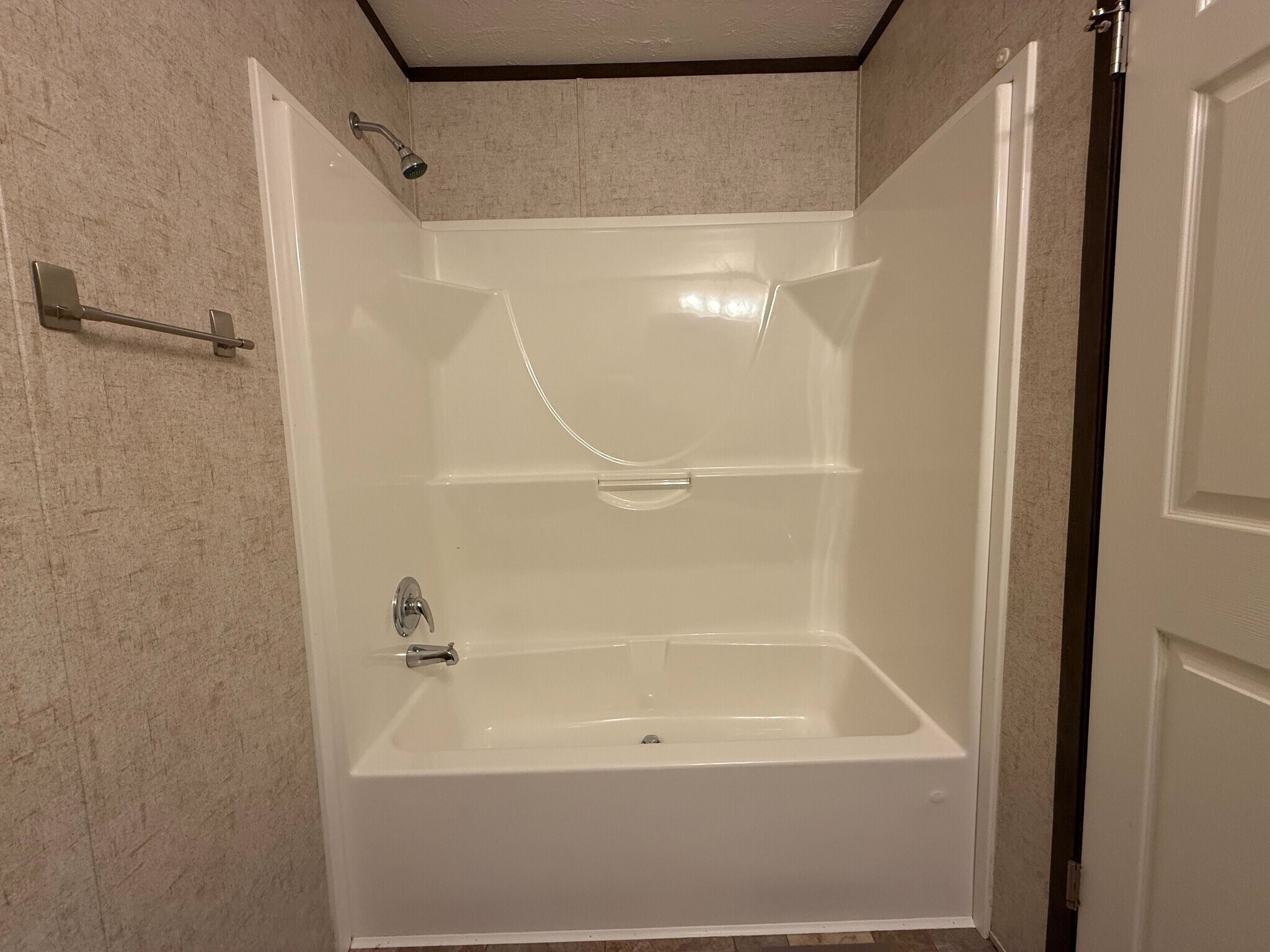 Building Photo - 11975 Creekview Ave