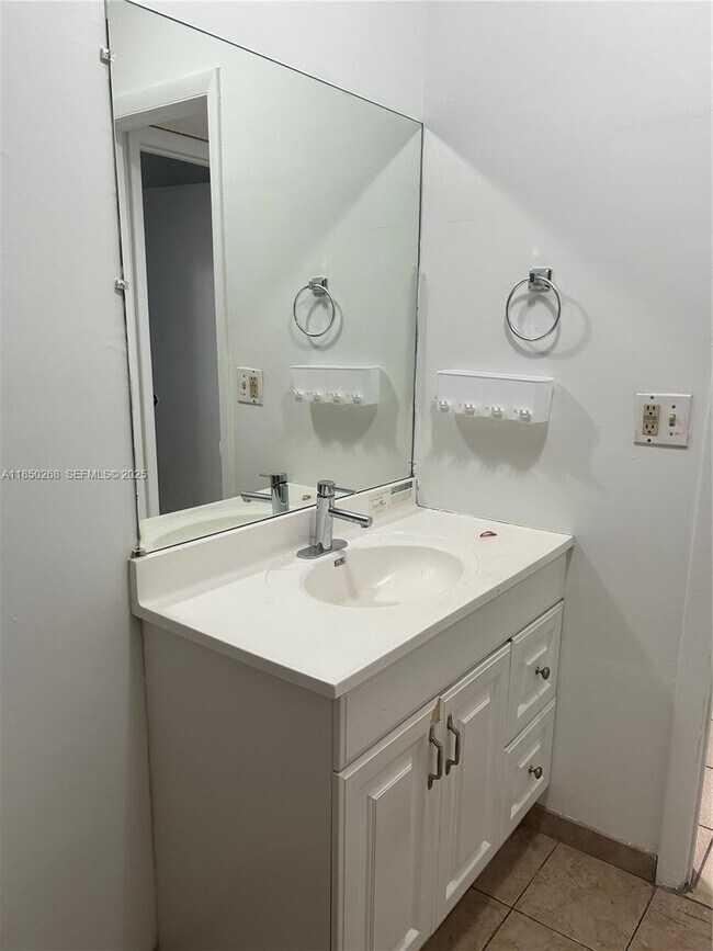 Building Photo - 17255 SW 95th Ave