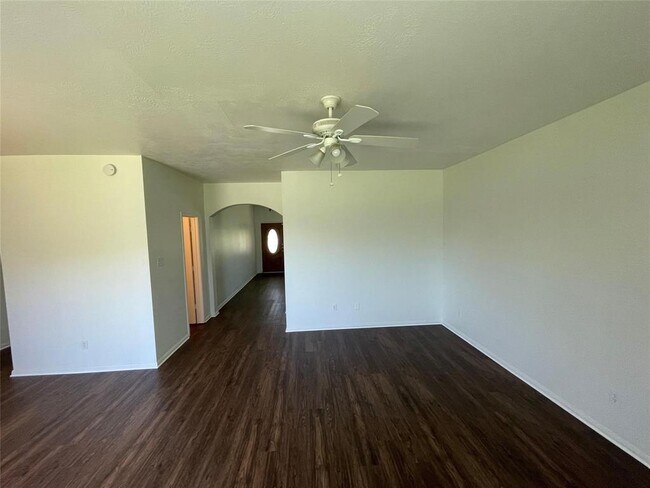 Building Photo - 2103 Weathersfield Trace Cir