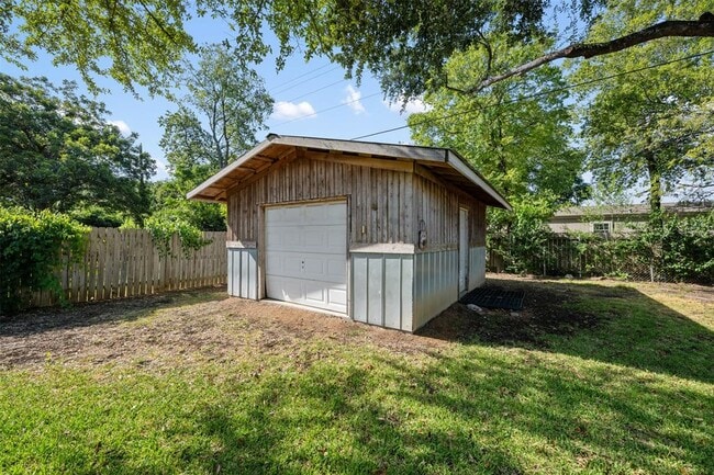 Building Photo - 2407 Harrowden Dr