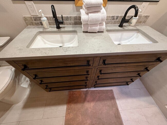 Building Photo - Furnished Riverfront Cabin on the Spring River – 4 Bedrooms, 3 Bathrooms 2,300 sq. ft. | Fully Fu...