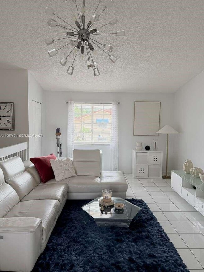 Building Photo - 10017 W Okeechobee Rd