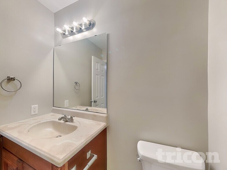 Building Photo - 11905 Breta Ct