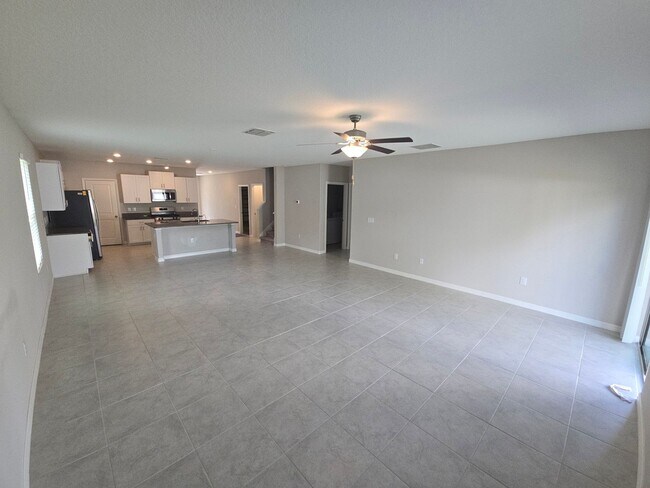 Building Photo - Gorgeous 5-Bedroom, 2.5-Bathroom Home in Riverview