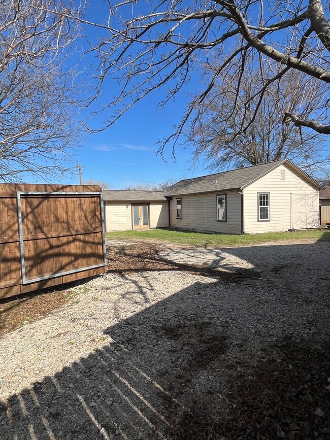 Primary Photo - Historic neighborhood - 2/1 - Pets Welcome...