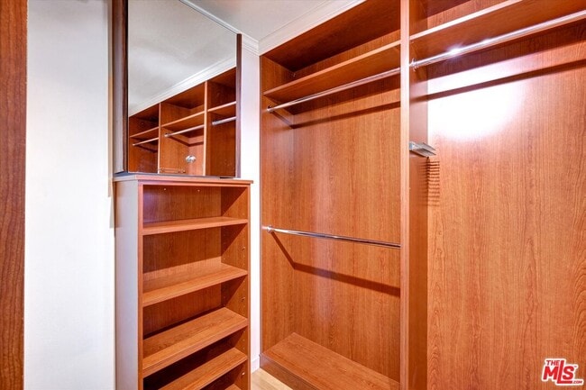 Building Photo - 5400 W 82nd St