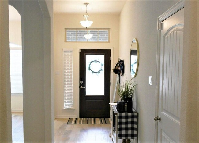 Building Photo - 822 Blackhawk Dr