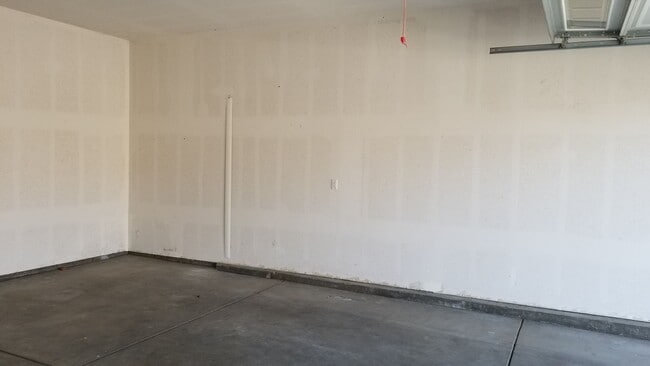 Building Photo - Beautiful Rental Home