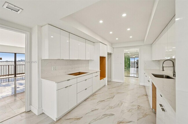 Building Photo - 1800 NE 114th St