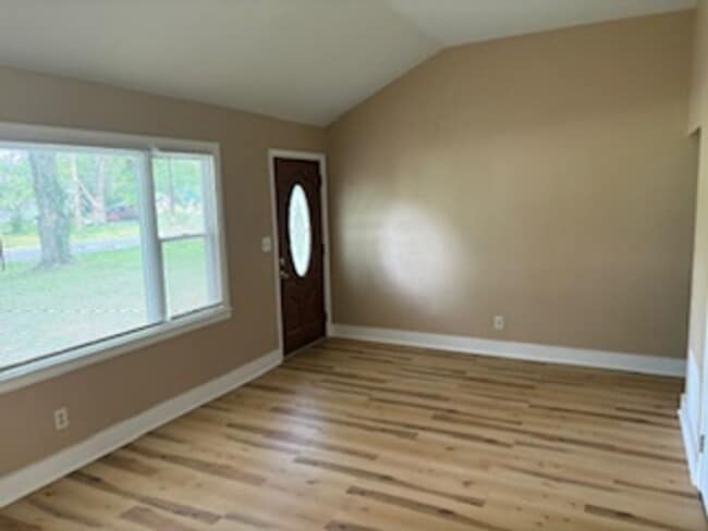 Building Photo - Cute 3 Bedroom, 1.5 Bathroom Home